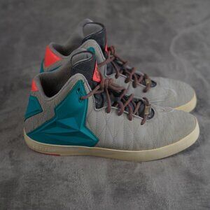 Men's NIKE Lebron XI NSW Lifestyle 616766-002 Miami Vice Wolf Grey Size 9.5